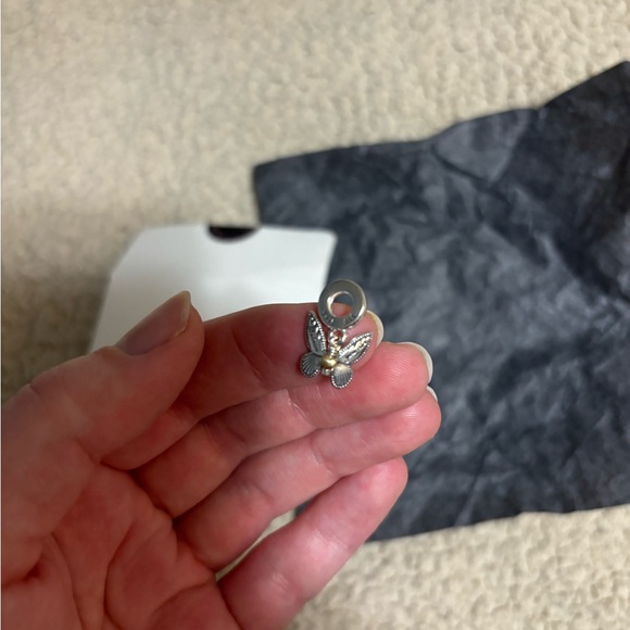 🌸 Pandora 🌸 2024 Butterfly dangle charm - Picture 7 of 8